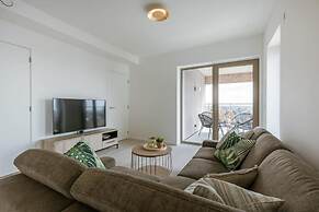 Modern Apartment With Sunny and Large Terrace