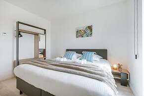 Modern Apartment With Sunny and Large Terrace