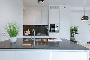 Modern Apartment With Sunny and Large Terrace