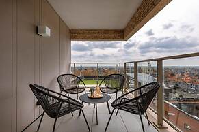 Modern Apartment With Sunny and Large Terrace