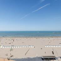 Cosy Apartment With Frontal Seaview