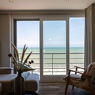Cosy Apartment With Frontal Seaview