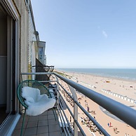 Cosy Apartment With Frontal Seaview