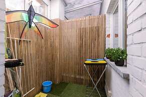 Characterful Apartment With Lateral sea View