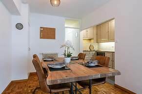 Characterful Apartment With Lateral sea View