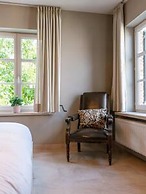 Quiet and Authentic Vacation Property With Pond