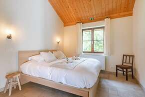Quiet and Authentic Vacation Property With Pond