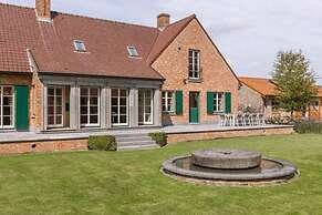 Quiet and Authentic Vacation Property With Pond