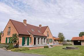 Quiet and Authentic Vacation Property With Pond