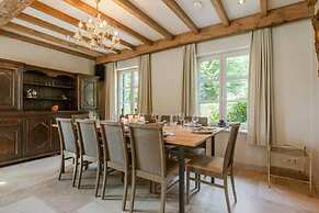 Quiet and Authentic Vacation Property With Pond