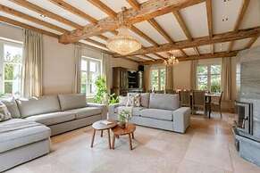 Quiet and Authentic Vacation Property With Pond