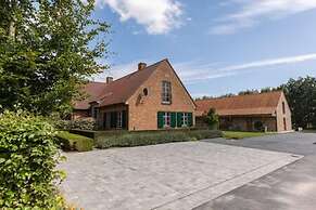 Quiet and Authentic Vacation Property With Pond