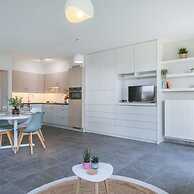 Bright Apartment With Large and Sunny Garden