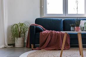 Bright Apartment With Large and Sunny Garden