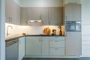 Bright Apartment With Large and Sunny Garden