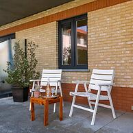 Bright Apartment With Large and Sunny Garden