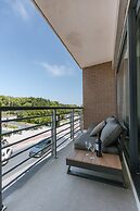 Bright Apartment With Parking Near the Beach