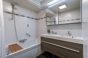 Bright Apartment With Parking Near the Beach