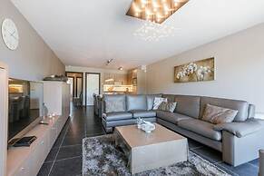 Bright Apartment With Parking Near the Beach