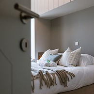 Bright Apartment With Parking Near the Beach