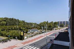 Bright Apartment With Parking Near the Beach