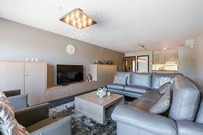 Bright Apartment With Parking Near the Beach