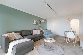 Modern Studio With Seaview and Parking