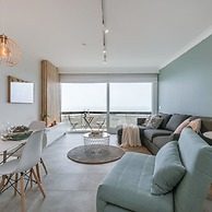 Modern Studio With Seaview and Parking