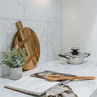 Modern Studio With Seaview and Parking