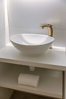 Modern Studio With Seaview and Parking