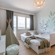 Bright Seaview Apartment in Oostende