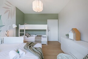 Bright Seaview Apartment in Oostende