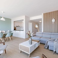Bright Seaview Apartment in Oostende