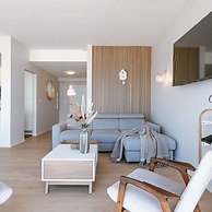 Bright Seaview Apartment in Oostende