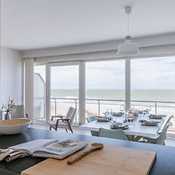 Bright Seaview Apartment in Oostende