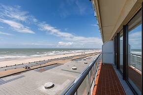 Bright Seaview Apartment in Oostende