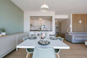 Bright Seaview Apartment in Oostende