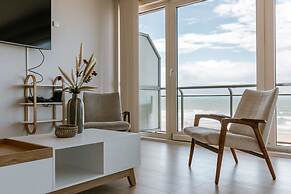Bright Seaview Apartment in Oostende