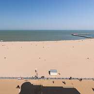 Frontal Seaview Apartment in Ostend