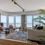 Frontal Seaview Apartment in Ostend