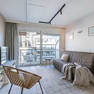 Bright Apartment With 2 Terraces Close to Beach