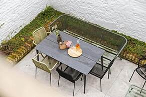 Spacious House With 3 Terraces