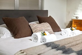 Spacious House With 3 Terraces