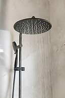 Spacious House With 3 Terraces