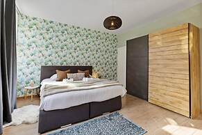 Spacious House With 3 Terraces