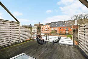 Spacious House With 3 Terraces