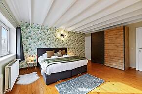 Spacious House With 3 Terraces