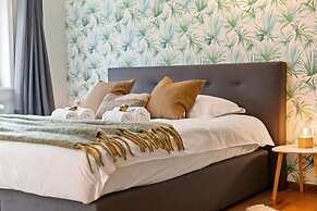 Spacious House With 3 Terraces