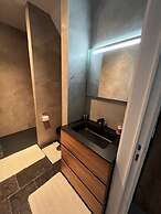 Spacious House With 3 Terraces