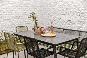 Spacious House With 3 Terraces